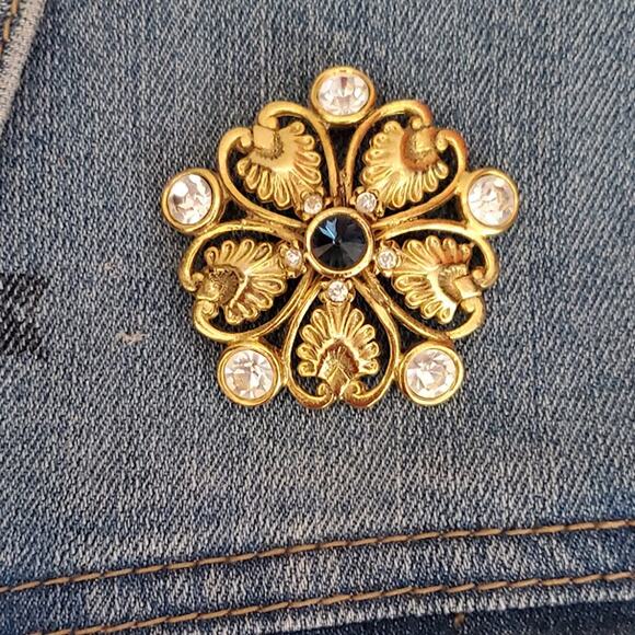 VTG Avante Brooch Gold Tone Clear Rhinestones with Blue Center Stone Signed 60's - Picture 4 of 6